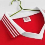 Manchester United Retro Jersey Home Shirt 1977 - Image 4