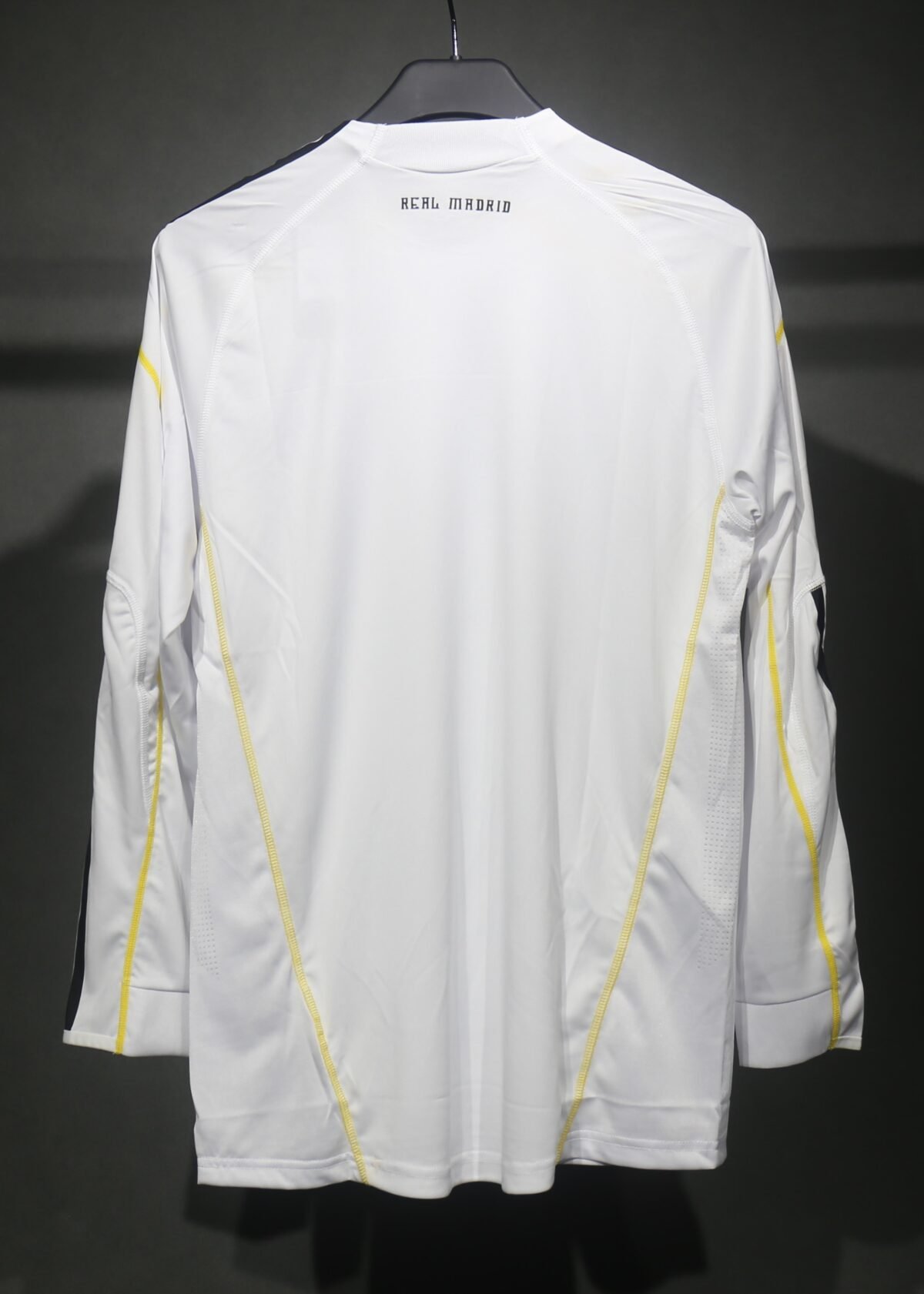Real Madrid Retro Home Shirt Long Sleeve Jersey 2009-10 - Image 7