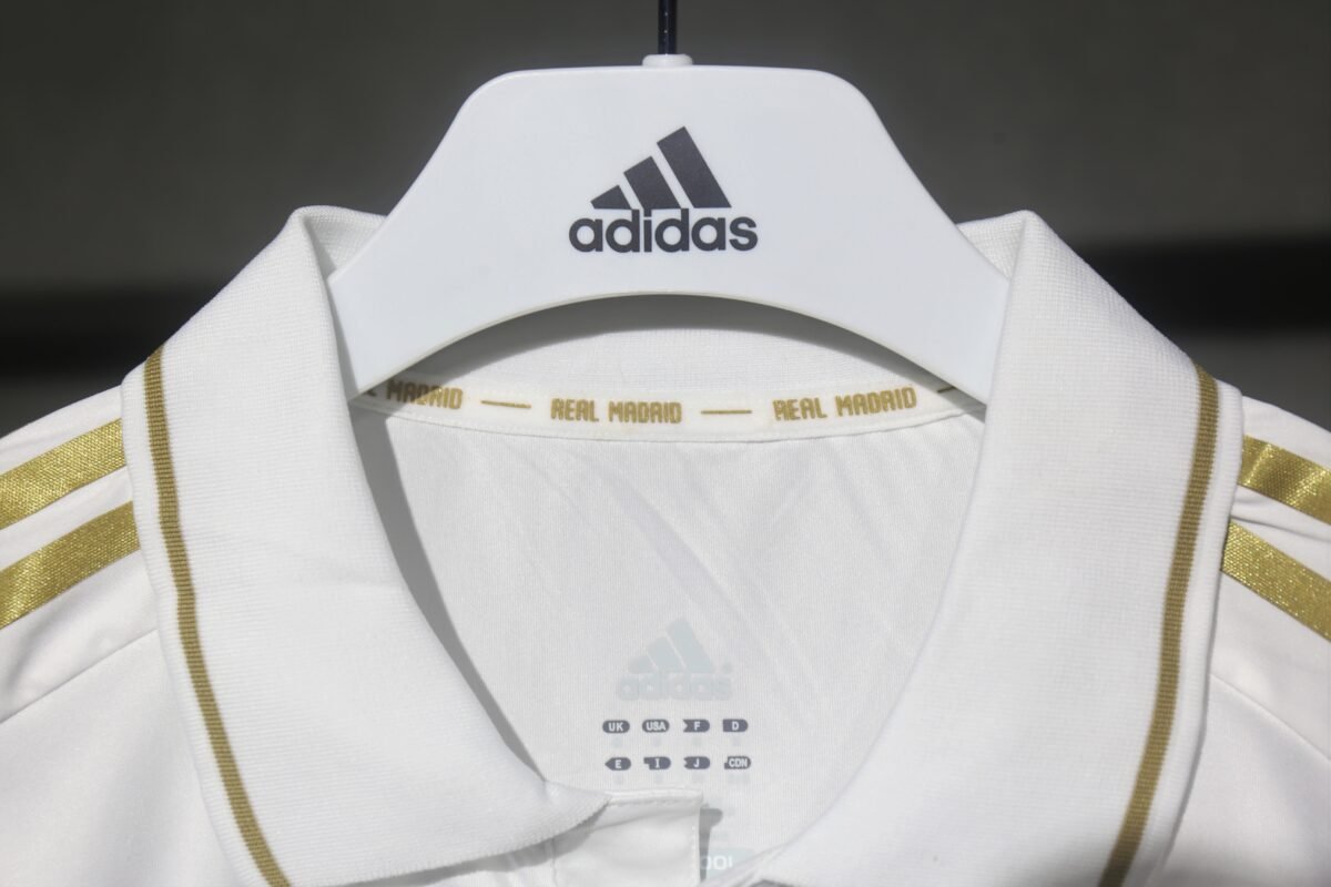 Real Madrid Retro Jersey Home Shirt 2011-12 - Image 8