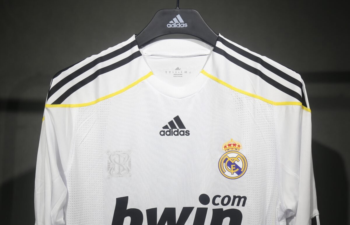 Real Madrid Retro Home Shirt Long Sleeve Jersey 2009-10 - Image 8