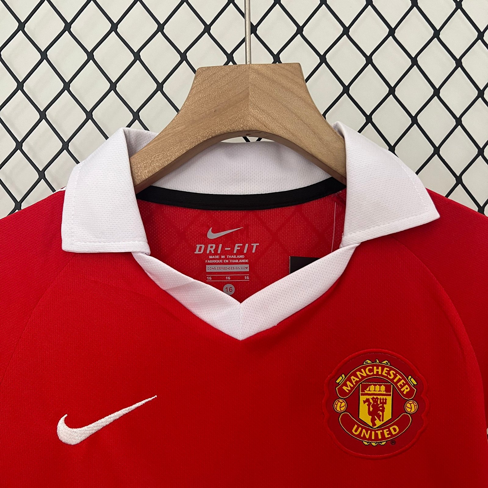 6cdd4f7139 Manchester United 10-11 Home Retro Kid Kits Youth Apparels Jersey - Image 10