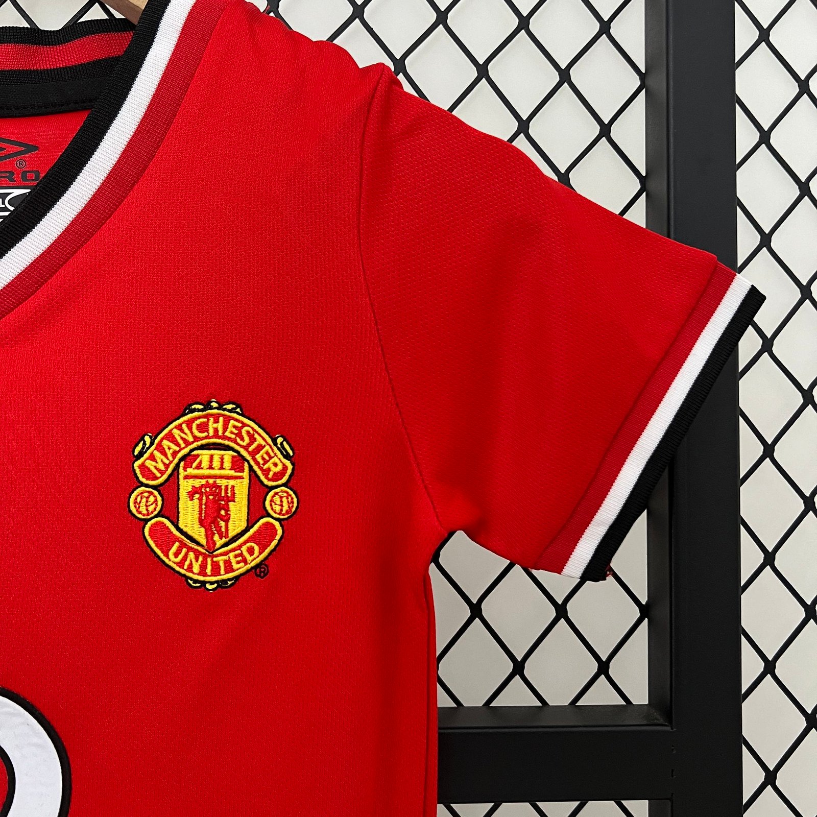 86d200c6ad Manchester United 00-01 Home Retro Kid Kits Youth Apparels Jersey - Image 9