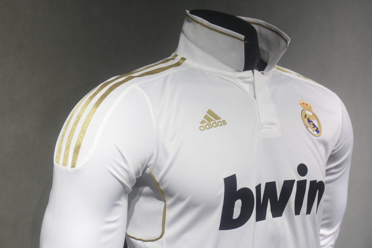 Real Madrid Retro Jersey Home Long Sleeve Shirt 2011-12 - Image 10