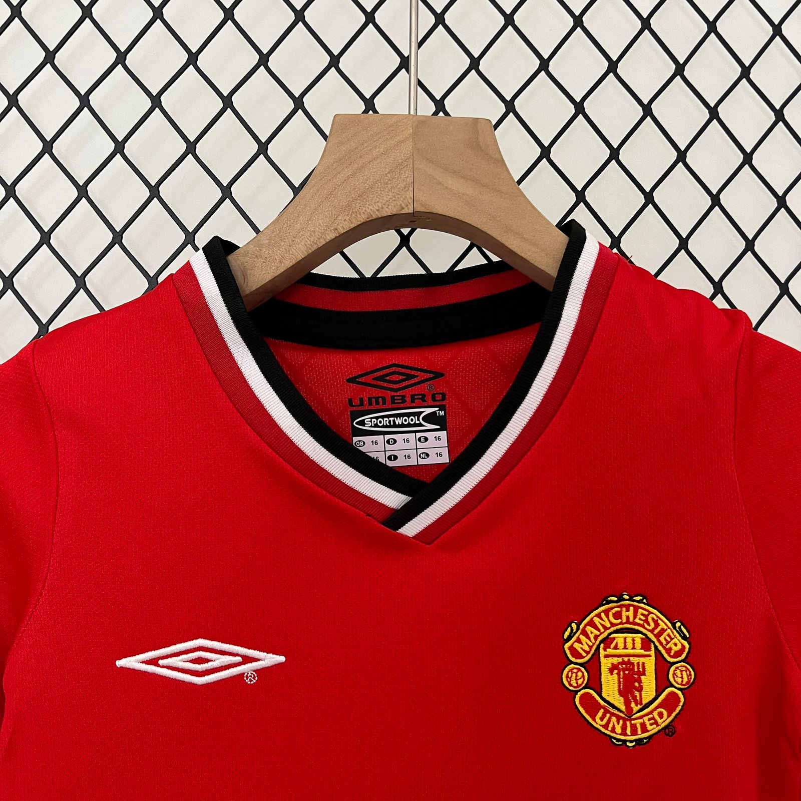 a2812e3cd7 Manchester United 00-01 Home Retro Kid Kits Youth Apparels Jersey - Image 6