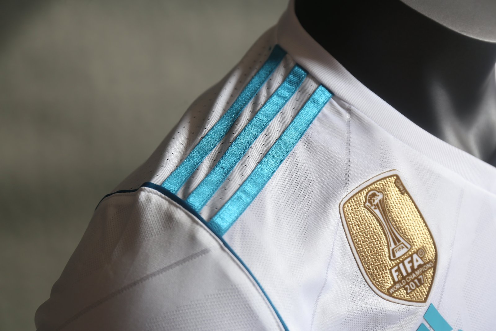 a8d7ebcb Real Madrid Retro Jersey Home Shirt 2017-18 - Image 12