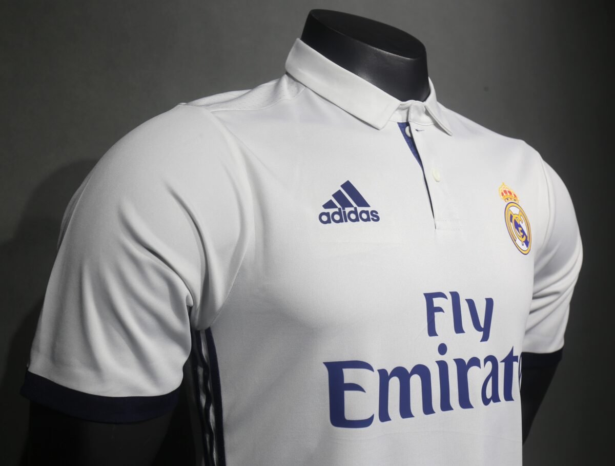 Real Madrid Home Shirt Retro Jersey 16-17 - Image 14