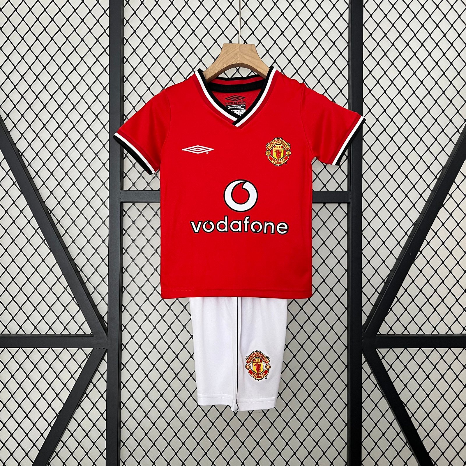 c1c23e6378 Manchester United 00-01 Home Retro Kid Kits Youth Apparels Jersey - Image 2