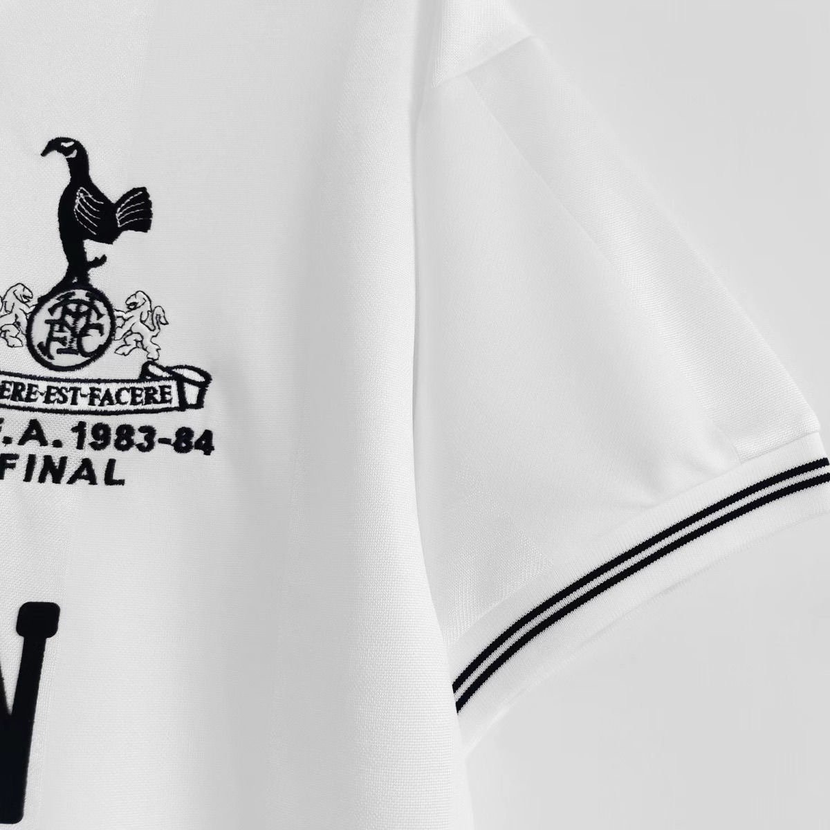 e659b5852a Tottenham Hotspur Retro Jersey Home Shirt 1983-84 - Image 5