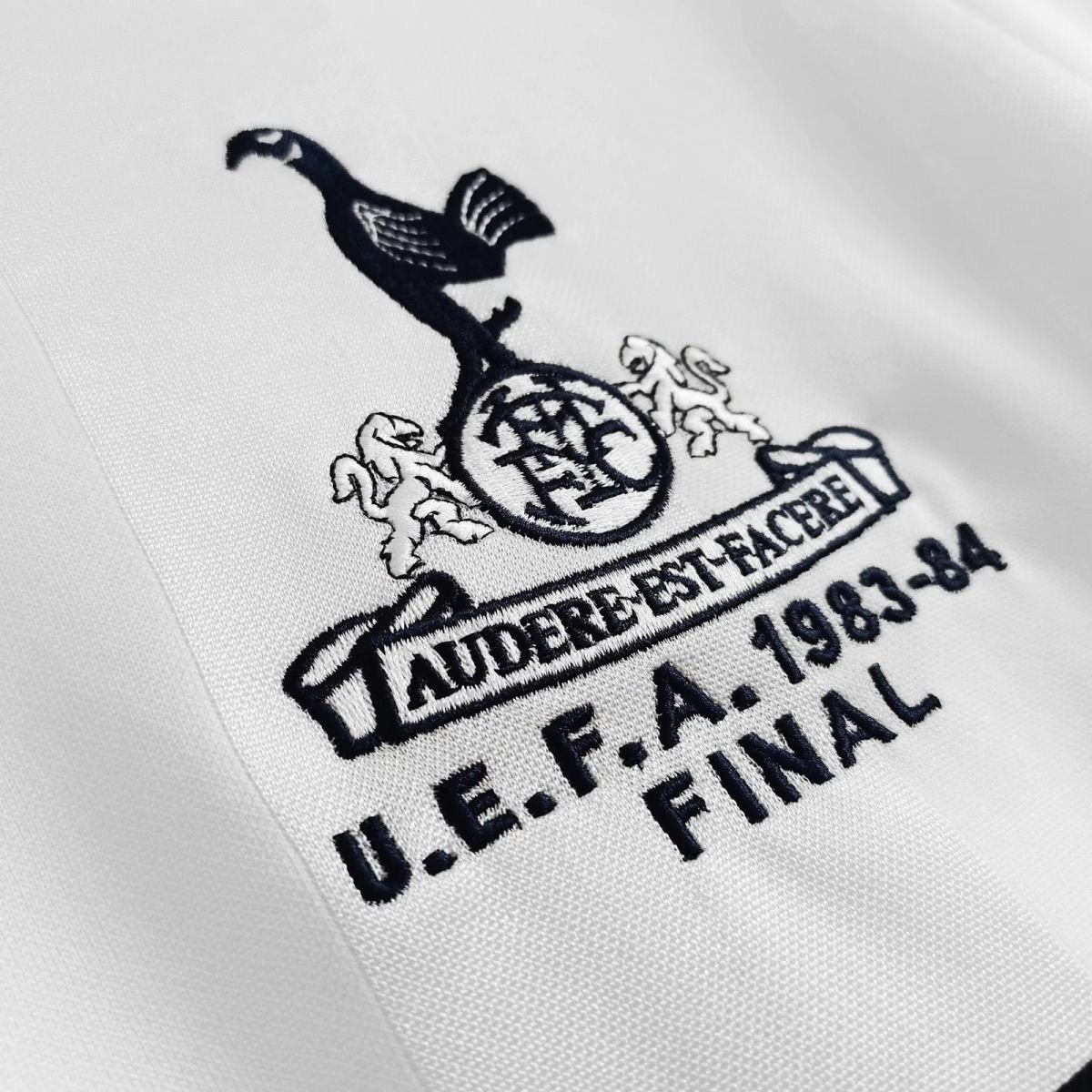 f86894fb68 Tottenham Hotspur Retro Jersey Home Shirt 1983-84 - Image 3